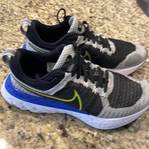 Nike react fly knit running shoes